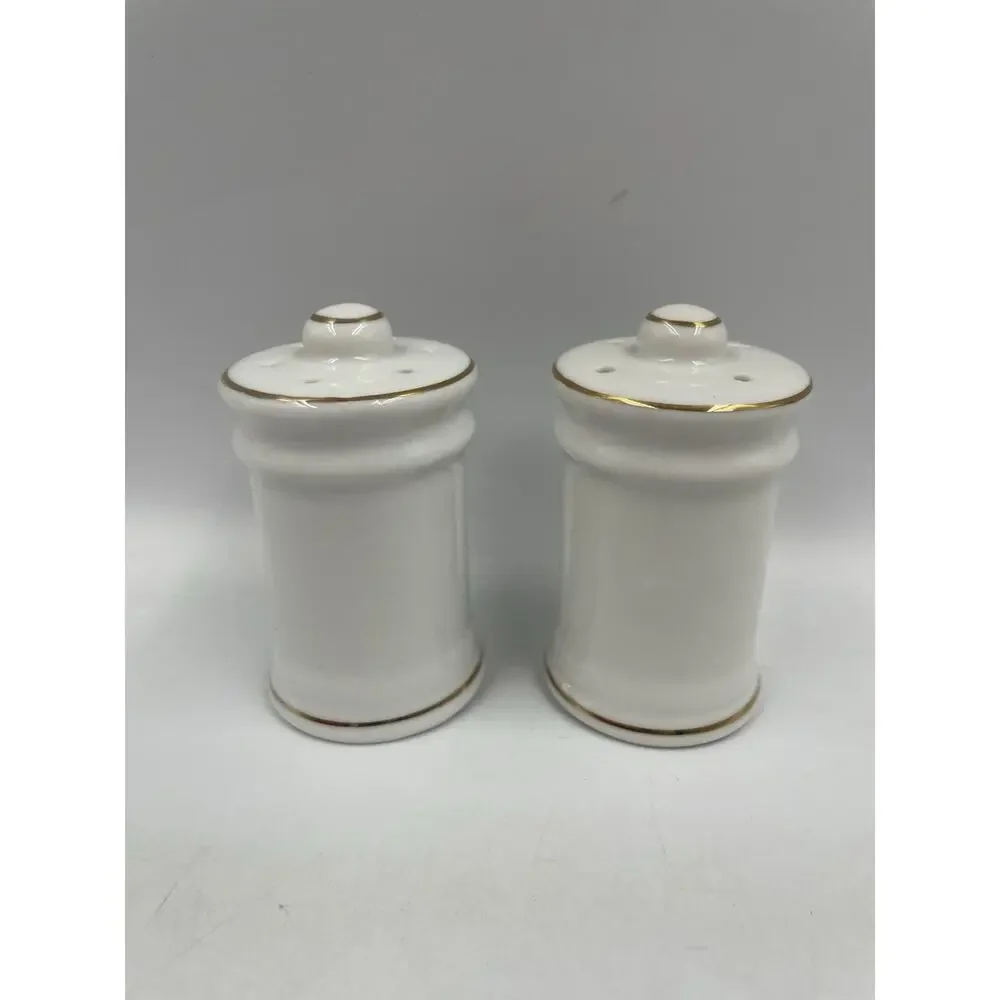 Vintage Walt Disney Productions Mickey Mouse Ceramic Salt & Pepper Shakers Japan - Picture 4 of 6
